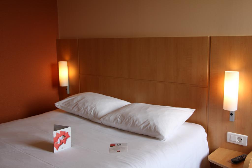 Hotel Ibis Guingamp Coeur De Bretagne Ploumagoar Camera foto