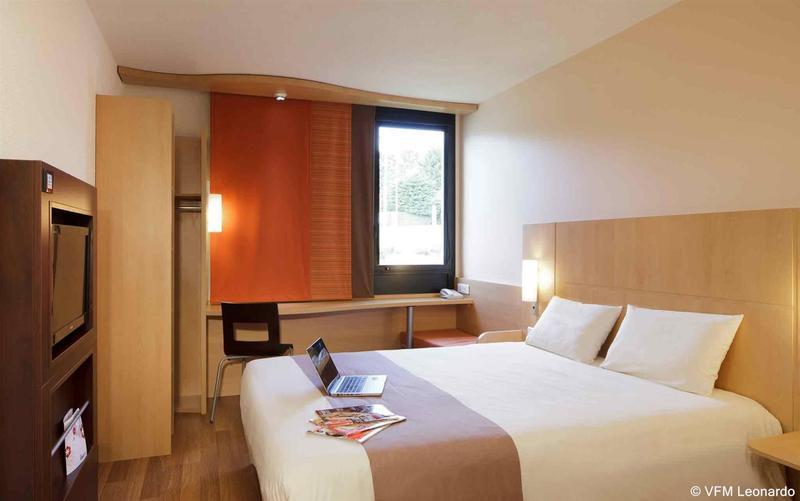 Hotel Ibis Guingamp Coeur De Bretagne Ploumagoar Esterno foto