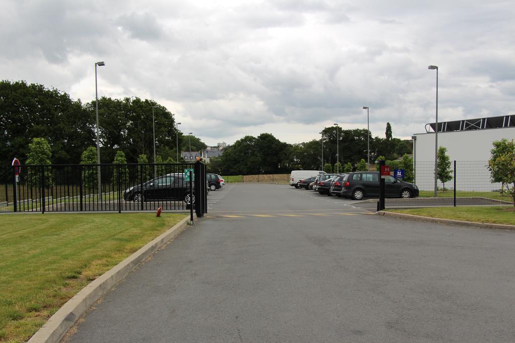 Hotel Ibis Guingamp Coeur De Bretagne Ploumagoar Esterno foto