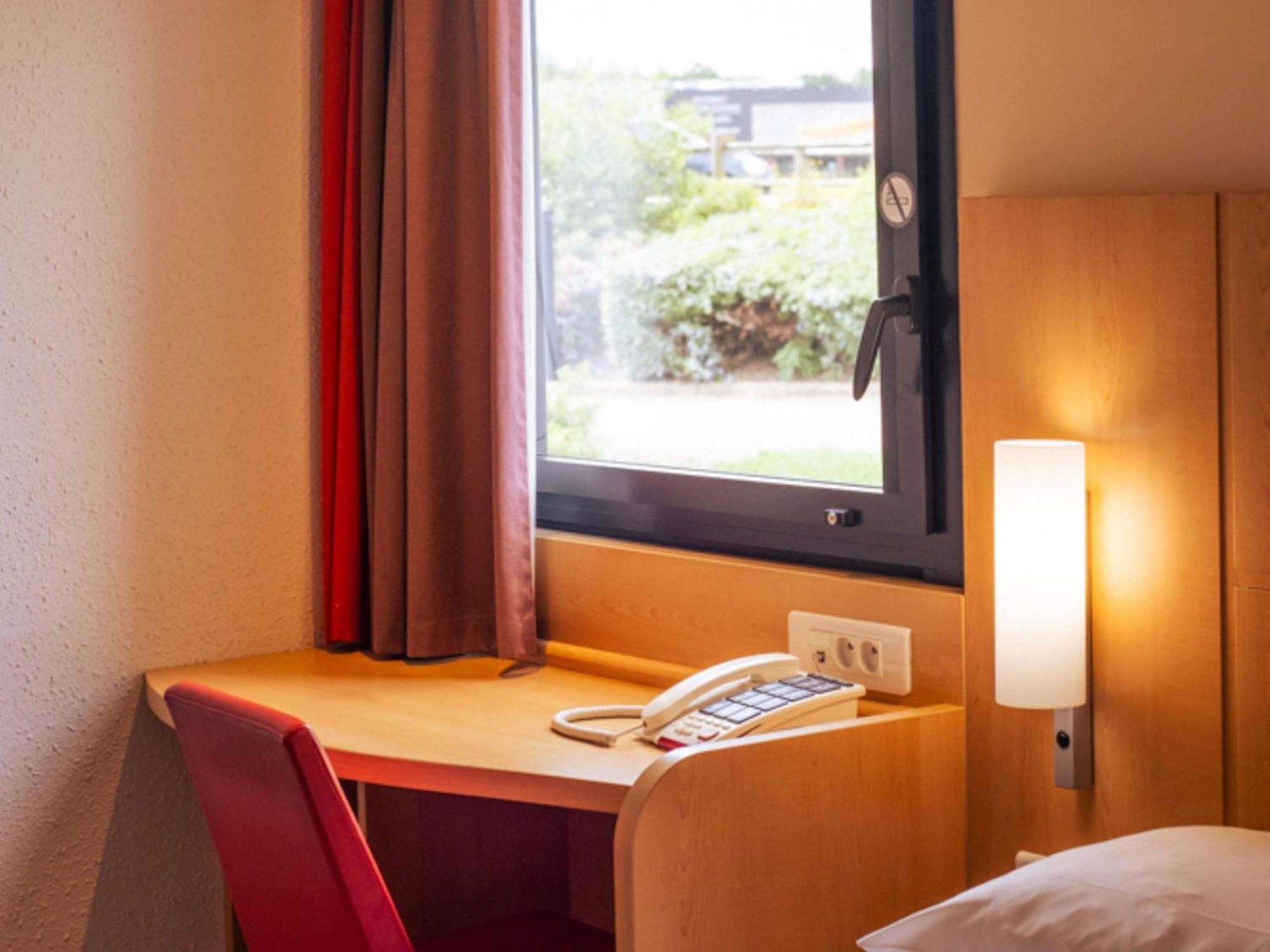 Hotel Ibis Guingamp Coeur De Bretagne Ploumagoar Esterno foto