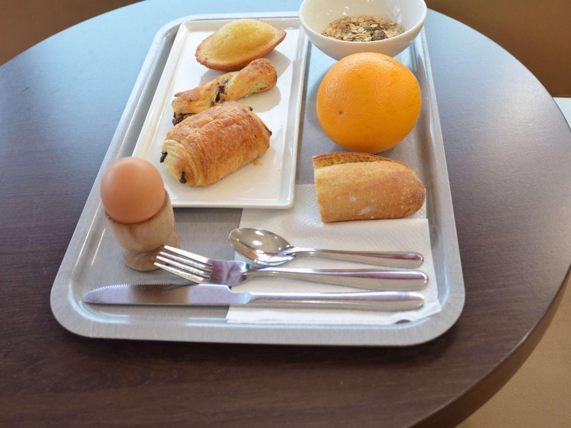 Hotel Ibis Guingamp Coeur De Bretagne Ploumagoar Esterno foto
