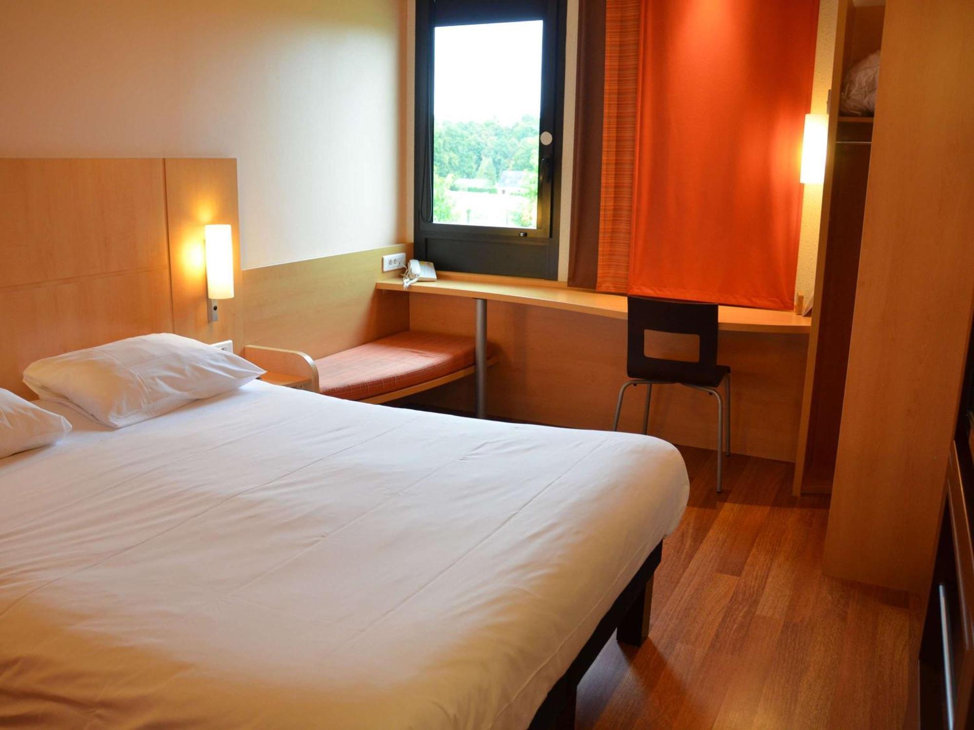 Hotel Ibis Guingamp Coeur De Bretagne Ploumagoar Esterno foto