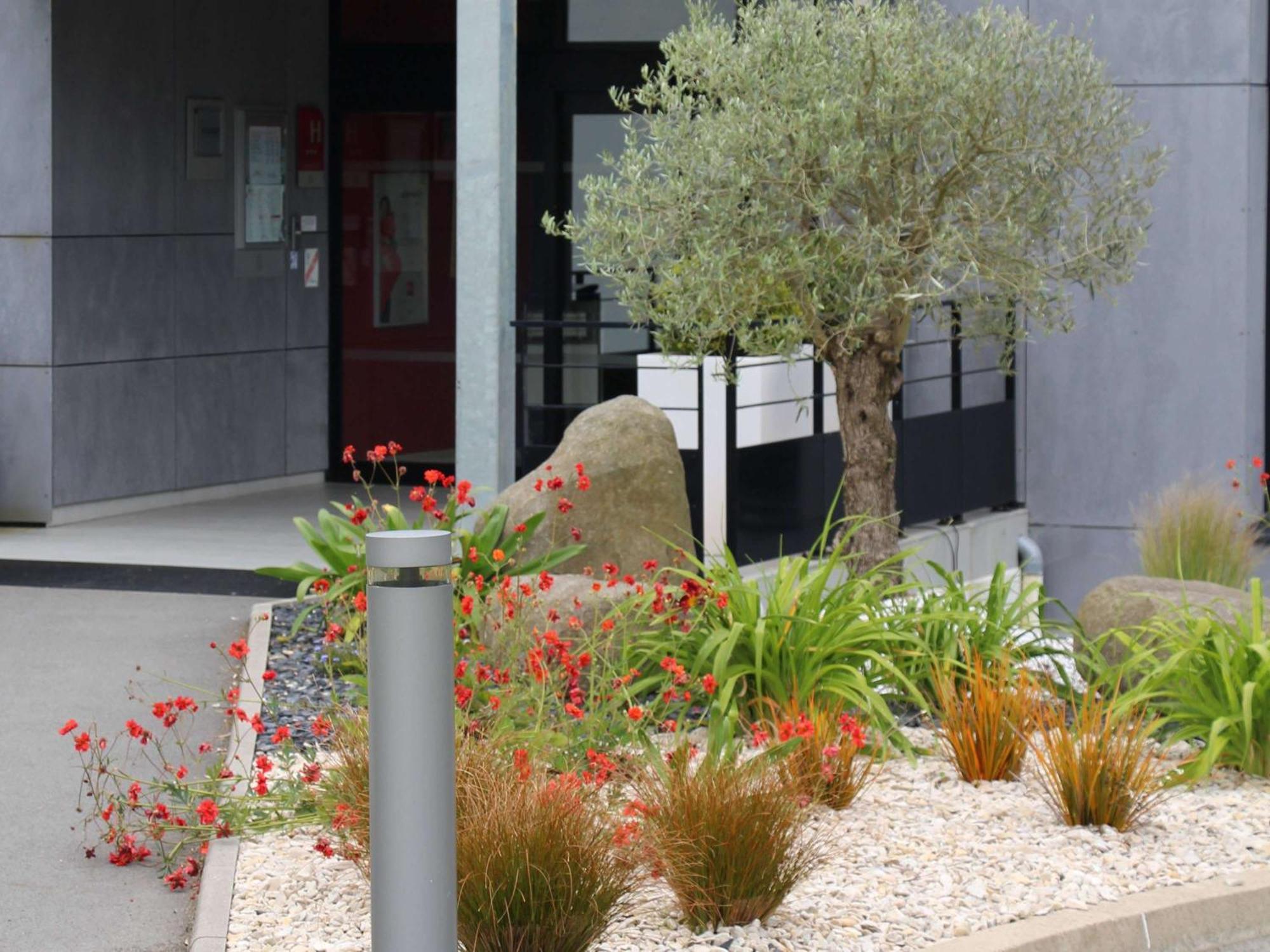 Hotel Ibis Guingamp Coeur De Bretagne Ploumagoar Esterno foto