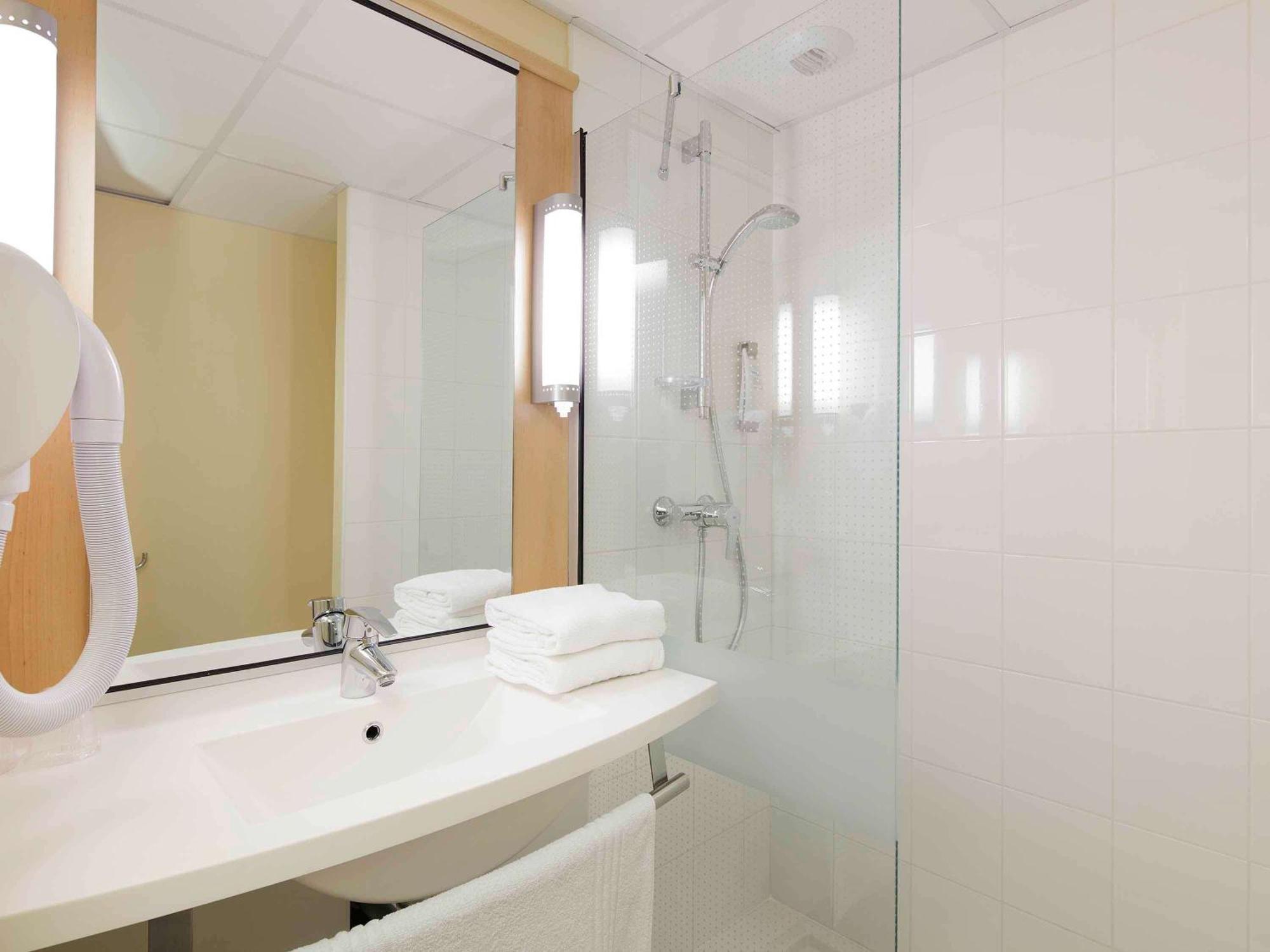 Hotel Ibis Guingamp Coeur De Bretagne Ploumagoar Camera foto