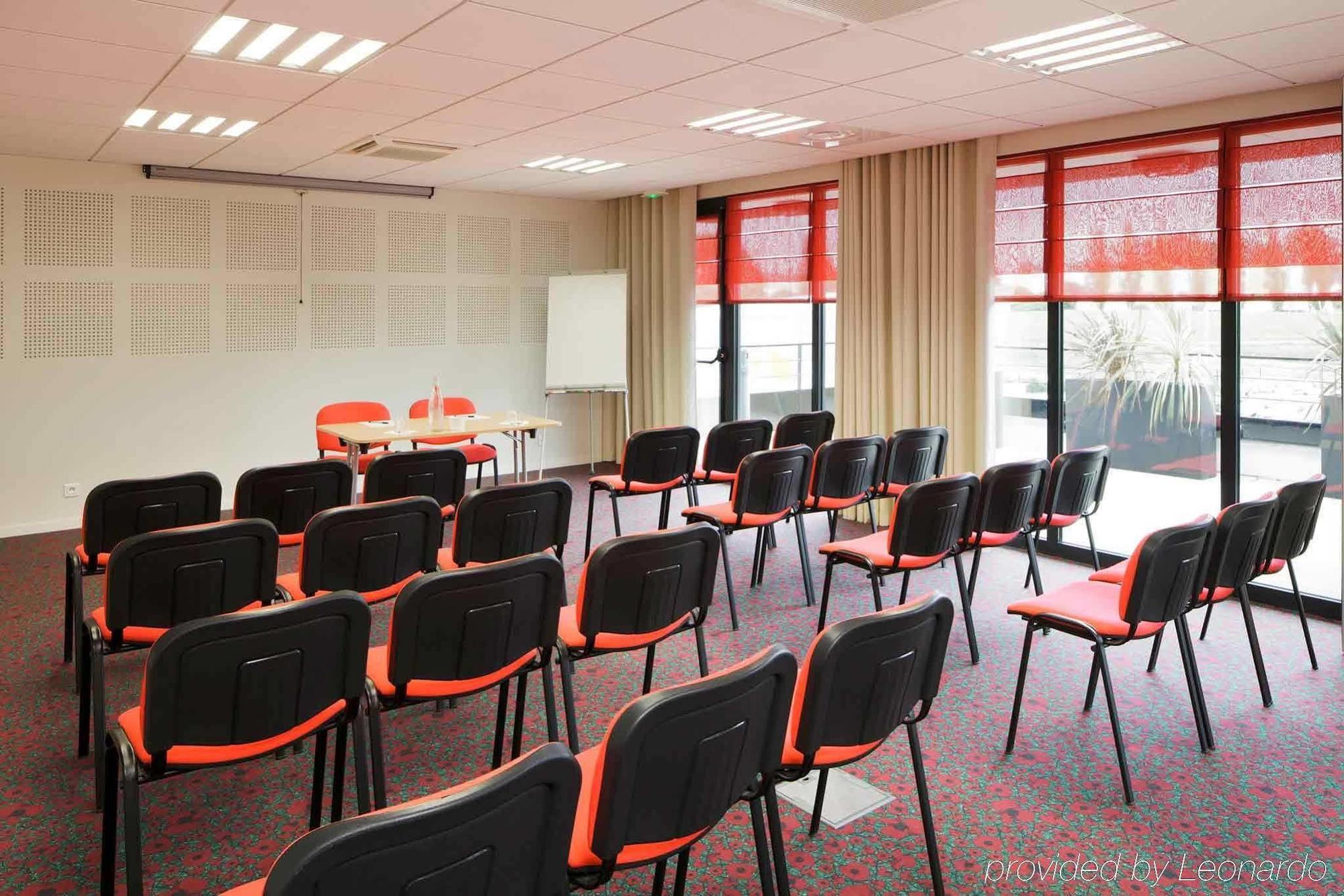 Hotel Ibis Guingamp Coeur De Bretagne Ploumagoar Affari foto