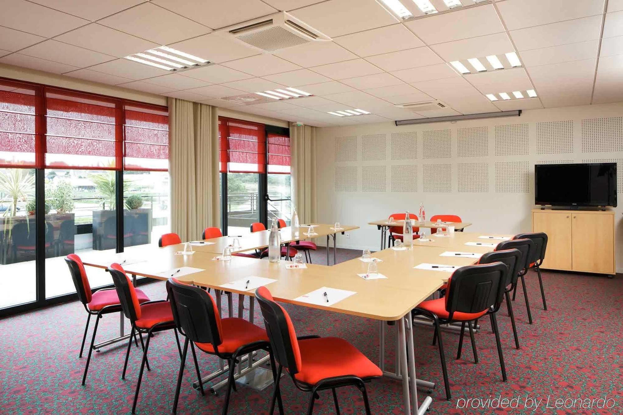 Hotel Ibis Guingamp Coeur De Bretagne Ploumagoar Affari foto